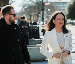 Mar&iacute;a Corina Machado entrega a Trump su medalla del Nobel de la Paz tras reuni&oacute;n clave en la Casa Blanca