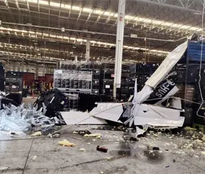 As&iacute; qued&oacute; la avioneta que cay&oacute; dentro de una f&aacute;brica de Mactor Matsu en Ramos Arizpe | VIDEO