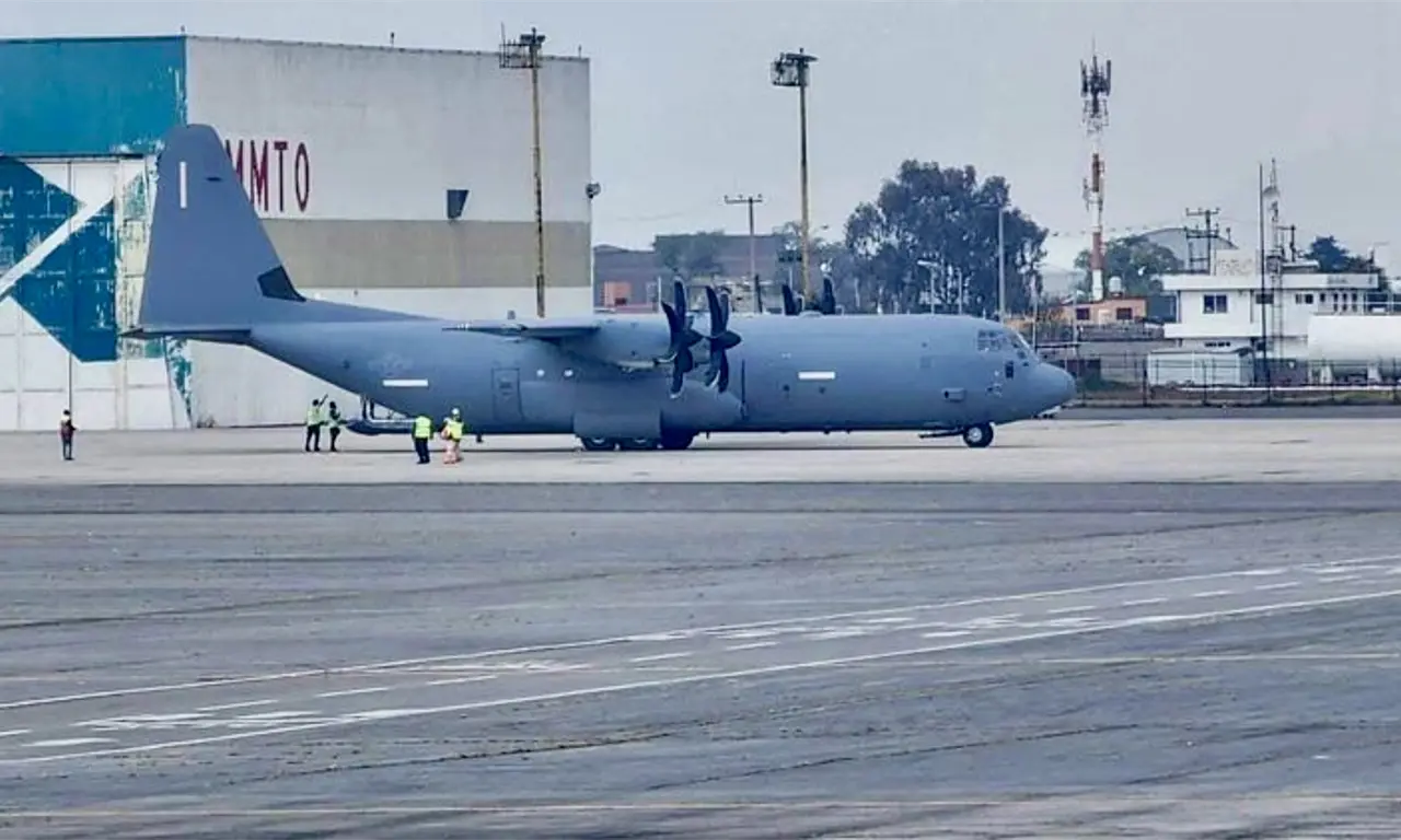  Avión militar de EU aterriza en Toluca: qué se sabe del C-130J Super Hercules 