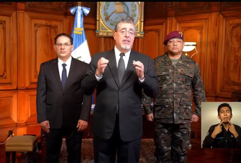 Bernardo Ar&eacute;valo ordena estado de sitio en Guatemala por motines y ataques armados