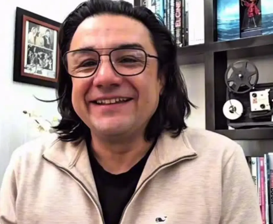 Durante a&ntilde;os, Esteban Mac&iacute;as fue una de las voces m&aacute;s reconocidas en la cobertura de los Premios Oscar en M&eacute;xico.