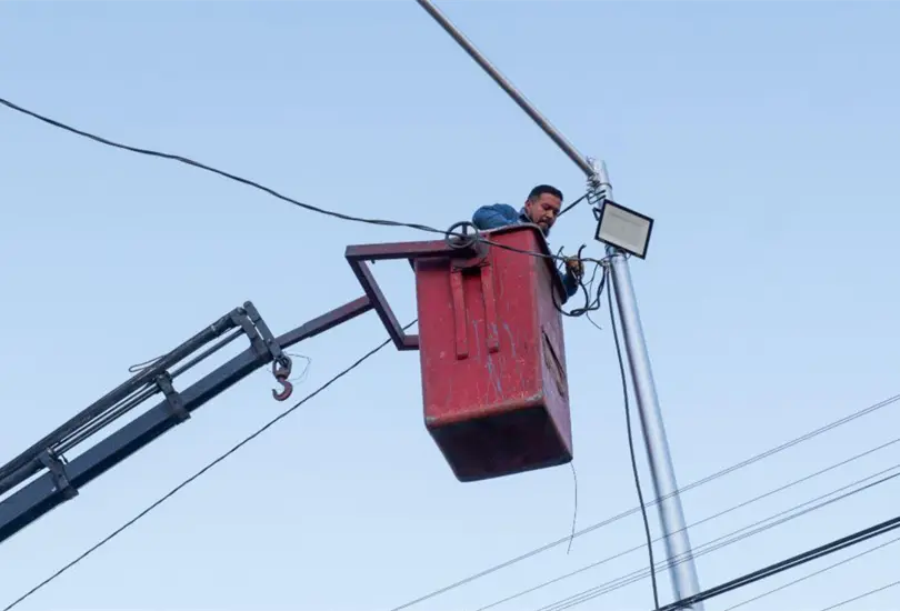 Así fue el cambio de luminarias en Villa Encantada. Así fue el cambio de luminarias en Villa Encantada.