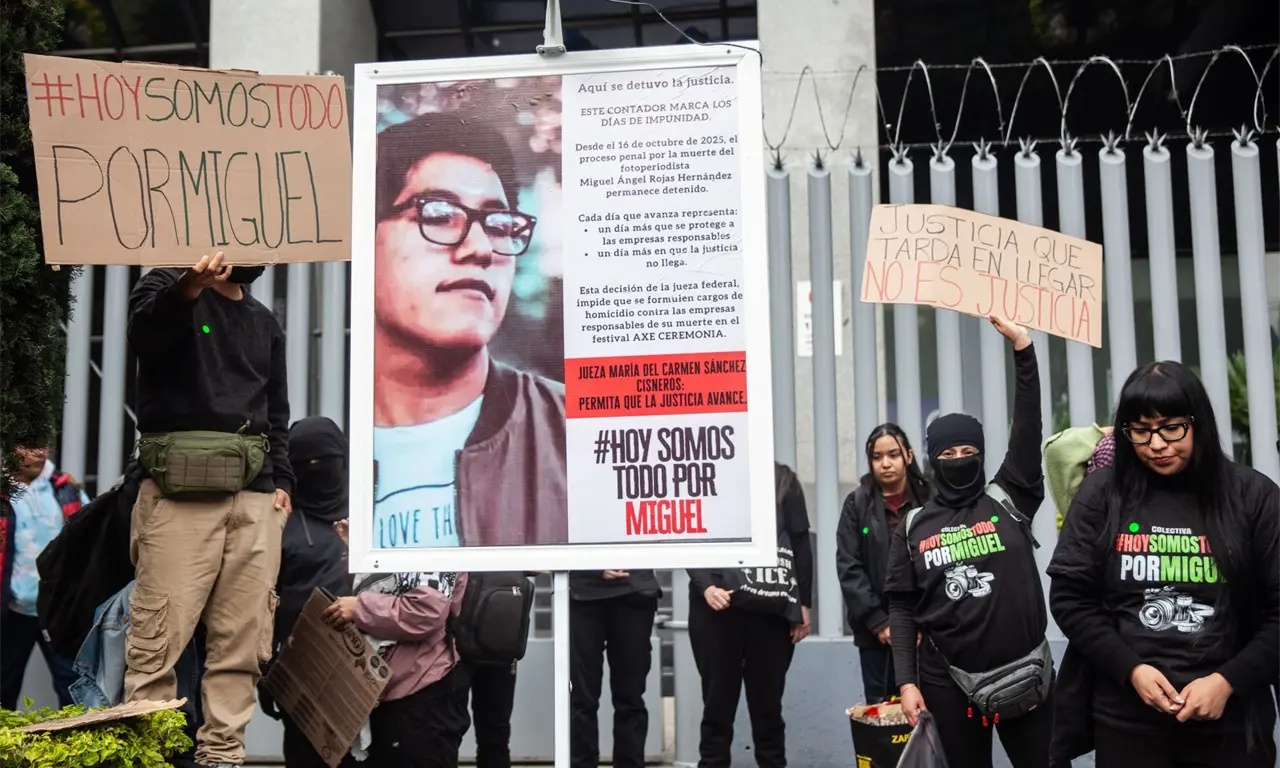  El dispositivo funciona con energía solar y muestra los días que, de acuerdo con los familiares, representan un periodo de impunidad. 