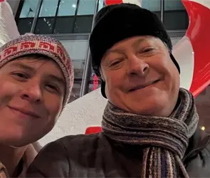 Beto Castillo, maestro de La Academia, defiende noviazgo con un hombre m&aacute;s joven