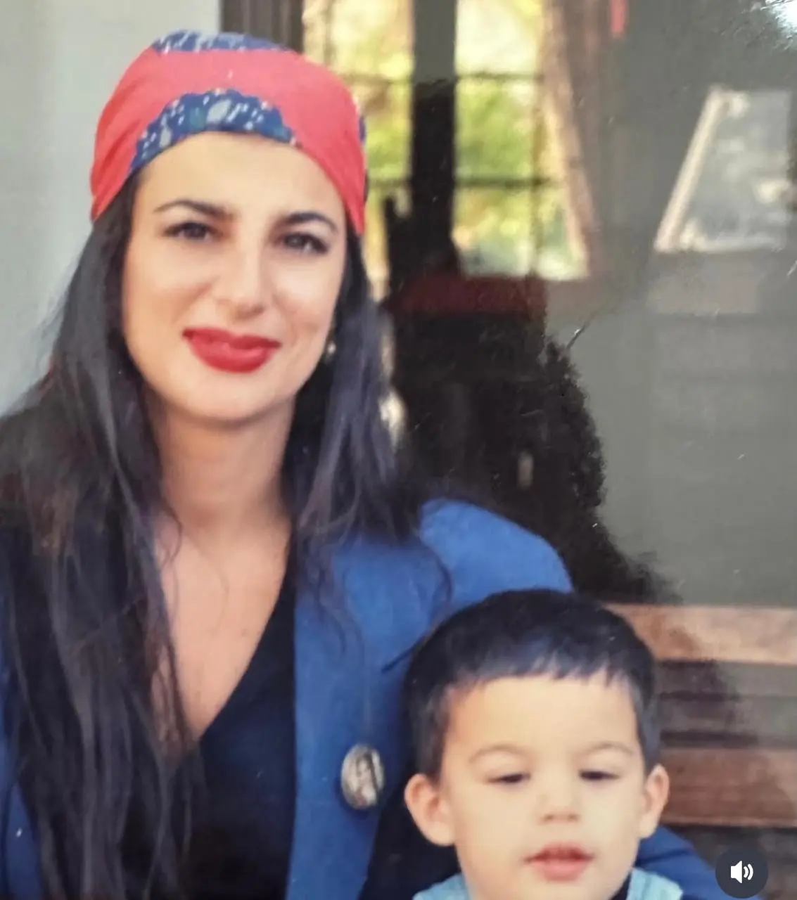 En 1990 se cas&oacute; con Pepe Aguilar, descendiente de dos grandes figuras de la m&uacute;sica ranchera: Antonio Aguilar y Flor Silvestre.<br>