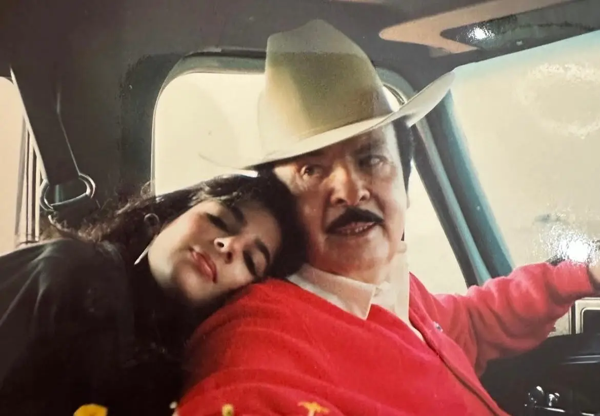 Cinco a&ntilde;os despu&eacute;s, en 1995, la pareja se separ&oacute; de manera inesperada y Carmen decidi&oacute; alejarse de los escenarios para enfocarse por completo en la educaci&oacute;n de su hijo.<br>