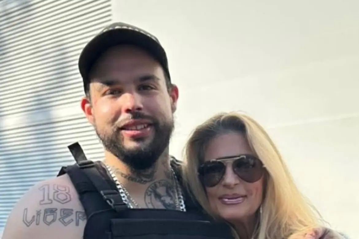 Su &eacute;xito fue tan grande que Juan Gabriel la invit&oacute; a participar como telonera en su gira por Estados Unidos.