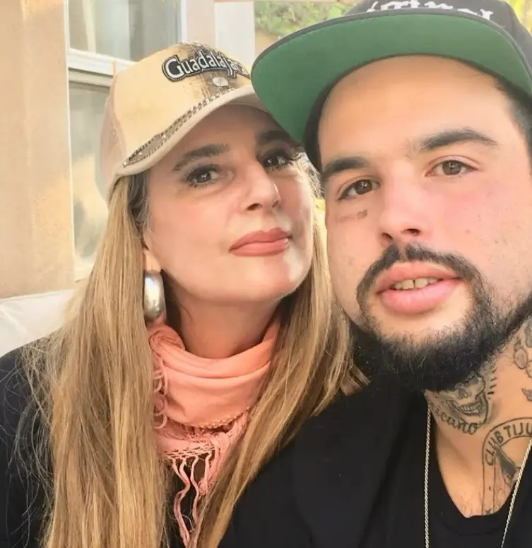 Algunos de sus temas m&aacute;s recordados son "Historias", "Mujer de un solo hombre" y "Te amo as&iacute;".