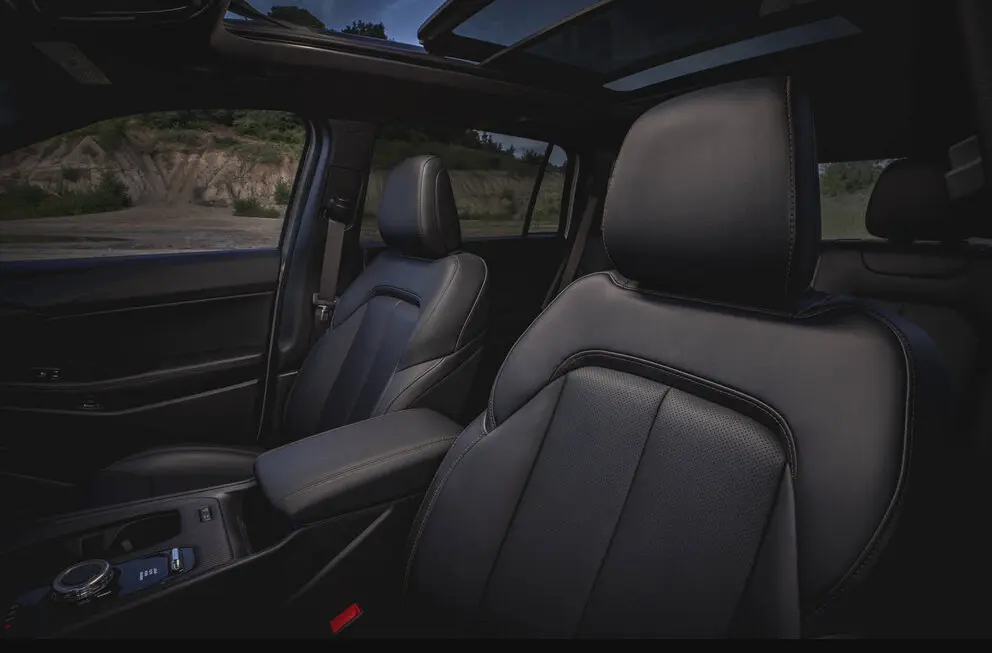 De acuerdo con información difundida por el periodista Salvador García Soto, cada unidad asignada a los ministros tiene un precio que va de poco más de un millón de pesos hasta cifras cercanas a 1.7 millones. Jeep.