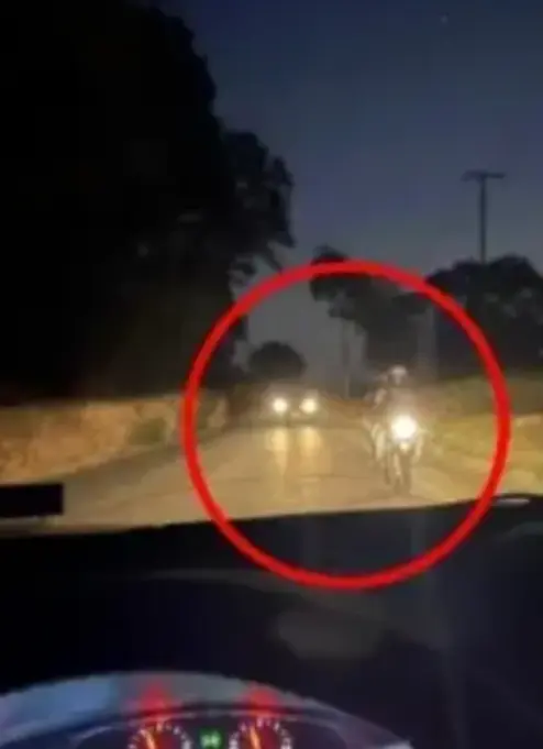 La versión familiar apuntaba a que al menos dos hombres en motocicleta y otros sujetos en un automóvil habrían interceptado el vehículo de Lidya. X.