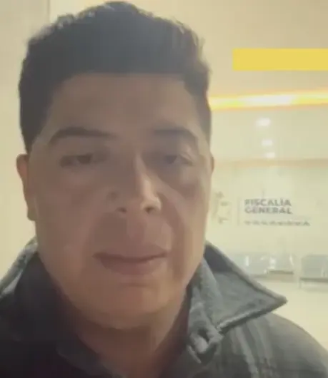 A casi una semana de la desaparición, Luis Andrés Torres, esposo de Lidya, apareció públicamente frente a la Fiscalía de Puebla. X.