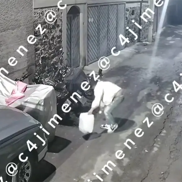 Incendian motocicletas y atacan vivienda durante presunto intento de extorsi&oacute;n en CDMX