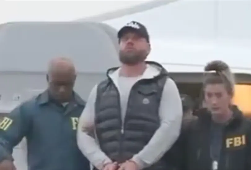 El exol&iacute;mpico canadiense Ryan Wedding se entreg&oacute; en la CDMX y fue extraditado a Estados Unidos por cargos de narcotr&aacute;fico.