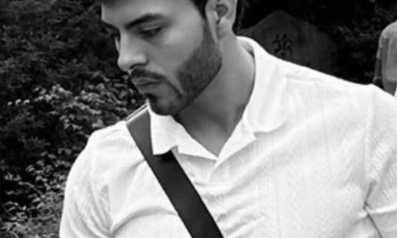  Su entorno académico y personal describió a un joven disciplinado, constante y comprometido con sus estudios. 