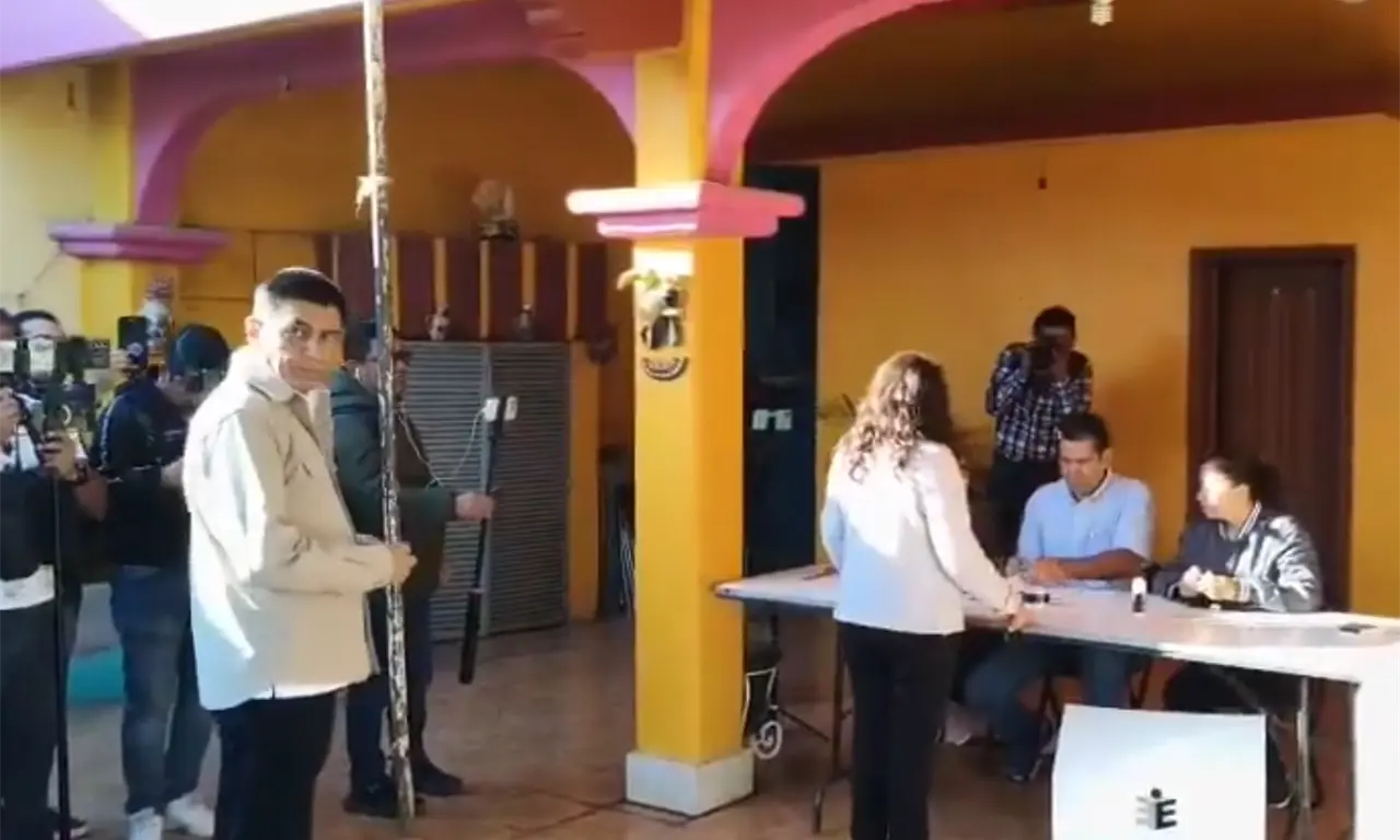  El ejercicio permite a la ciudadanía decidir si Salomón Jara Cruz debe continuar al frente del Poder Ejecutivo estatal. 