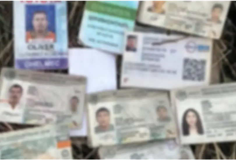 Parte de las credenciales encontradas en el rancho Los Gavilanes.