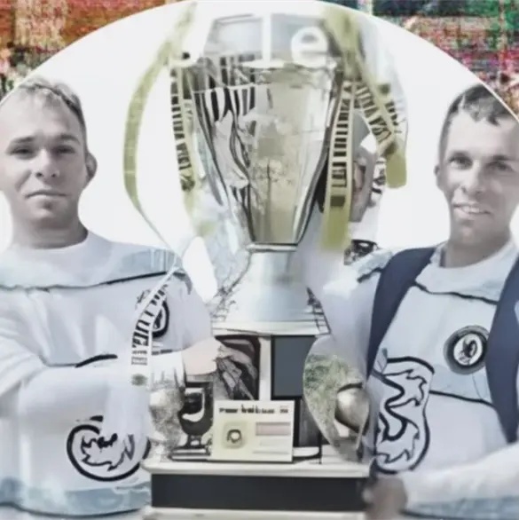 Dan &uacute;ltimo adi&oacute;s a Fernando y Enrique, gemelos futbolistas asesinados en la masacre de Salamanca