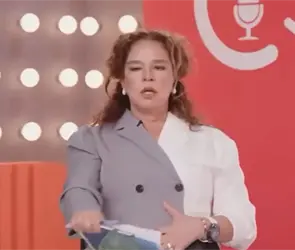 Hospitalizan de emergencia a Elisa Beristain tras presentar crisis de salud en programa en vivo