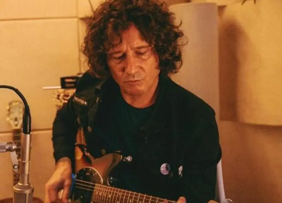 El cantante espa&ntilde;ol declar&oacute; en una ocasi&oacute;n que no le gustaban las mujeres mexicanas porque eran "feas", con excepci&oacute;n de las que aparec&iacute;an en televisi&oacute;n. A&ntilde;os despu&eacute;s asegur&oacute; que fue malinterpretado y reiter&oacute; su amor por M&eacute;xico, pero el comentario sigue siendo recordado como uno de los m&aacute;s pol&eacute;micos de su carrera.