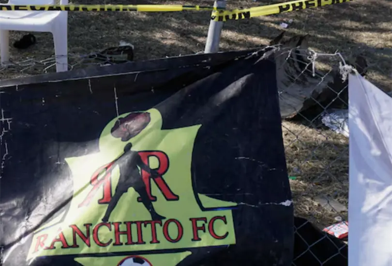 María, de 21 años, murió tras recibir un disparo en el pecho durante el ataque armado en un campo de futbol en Salamanca; su hermano sobrevivió y relató el horror. María, de 21 años, murió tras recibir un disparo en el pecho durante el ataque armado en un campo de futbol en Salamanca; su hermano sobrevivió y relató el horror.