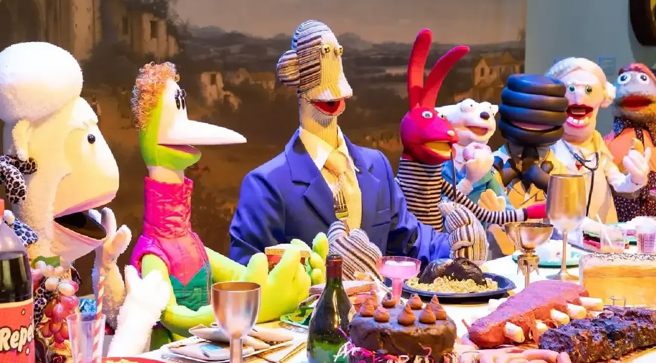  Ve a compartir la experiencia con otros asistentes que entienden las referencias, las canciones y el humor que convirtió a la serie chilena en un fenómeno cultural.
 