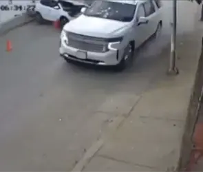 Padre e hija chocan en persecuci&oacute;n armada tras atentado contra Alejandro Bravo en Culiac&aacute;n