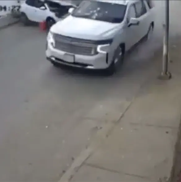 Padre e hija chocan en persecución armada tras atentado contra Alejandro Bravo en Culiacán Padre e hija chocan en persecución armada tras atentado contra Alejandro Bravo en Culiacán