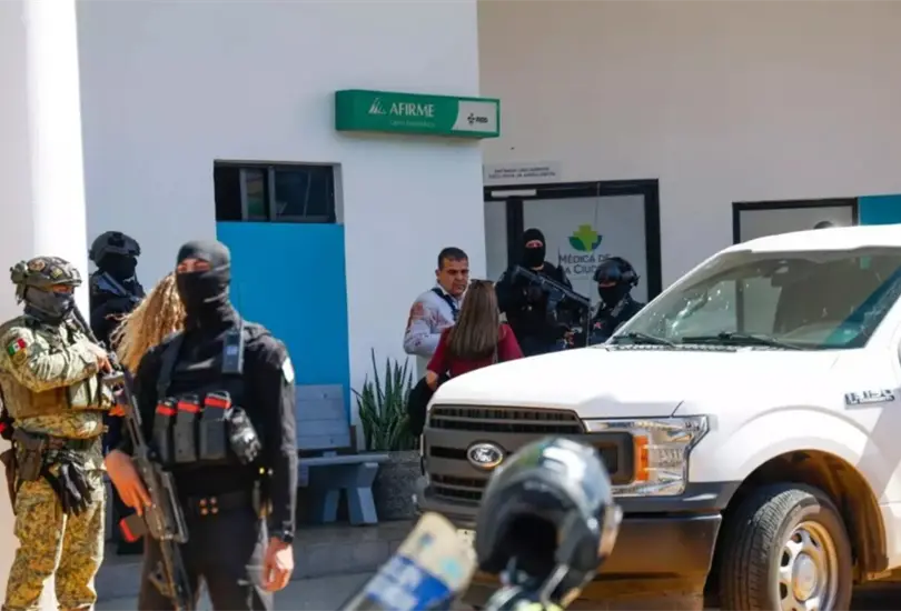 Fiscalía investiga el móvil del atentado; hasta ahora no hay detenidos ni línea oficial confirmada. Fiscalía investiga el móvil del atentado; hasta ahora no hay detenidos ni línea oficial confirmada.