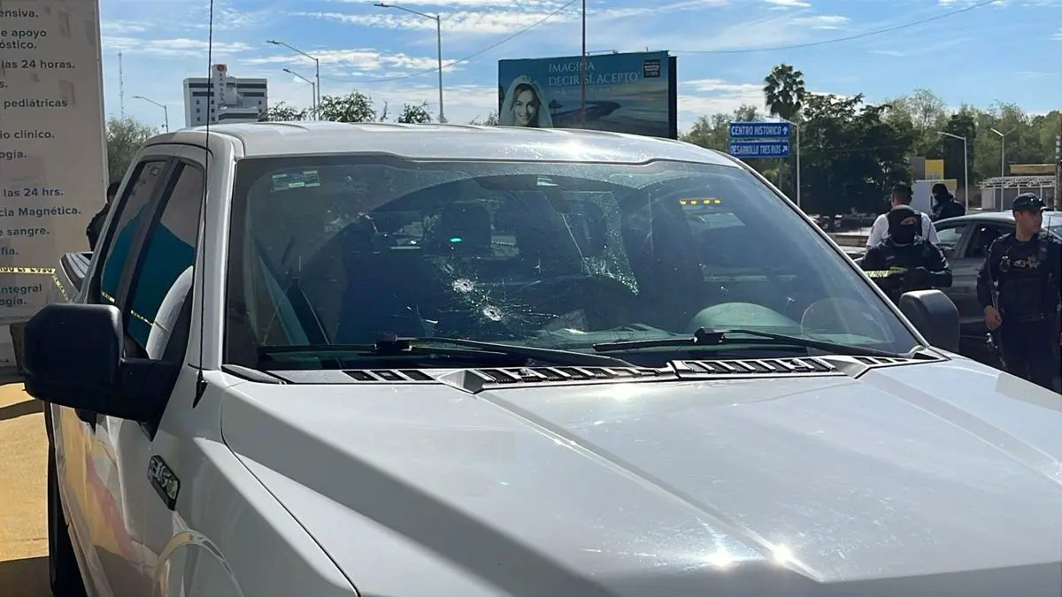 La camioneta en la que viajaban los diputados. Especial.