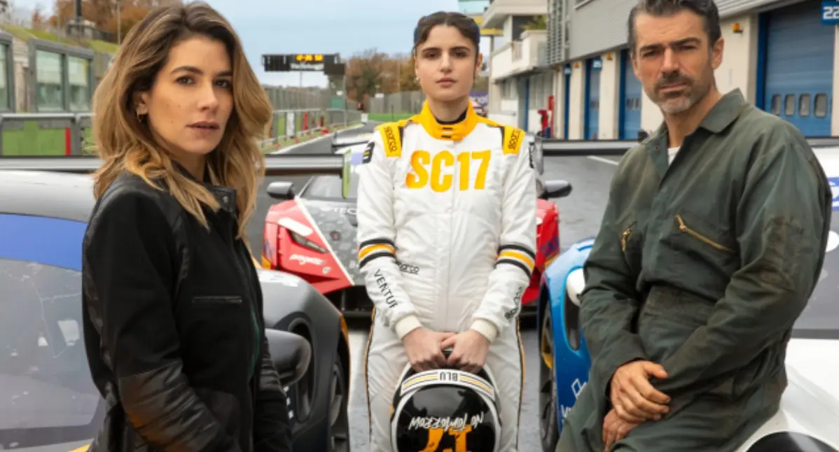 Motor Valley (10 de febrero). Sigue a Elena, una heredera que lucha por recuperar su escuder&iacute;a familiar con la ayuda de Arturo, un ex-piloto. 