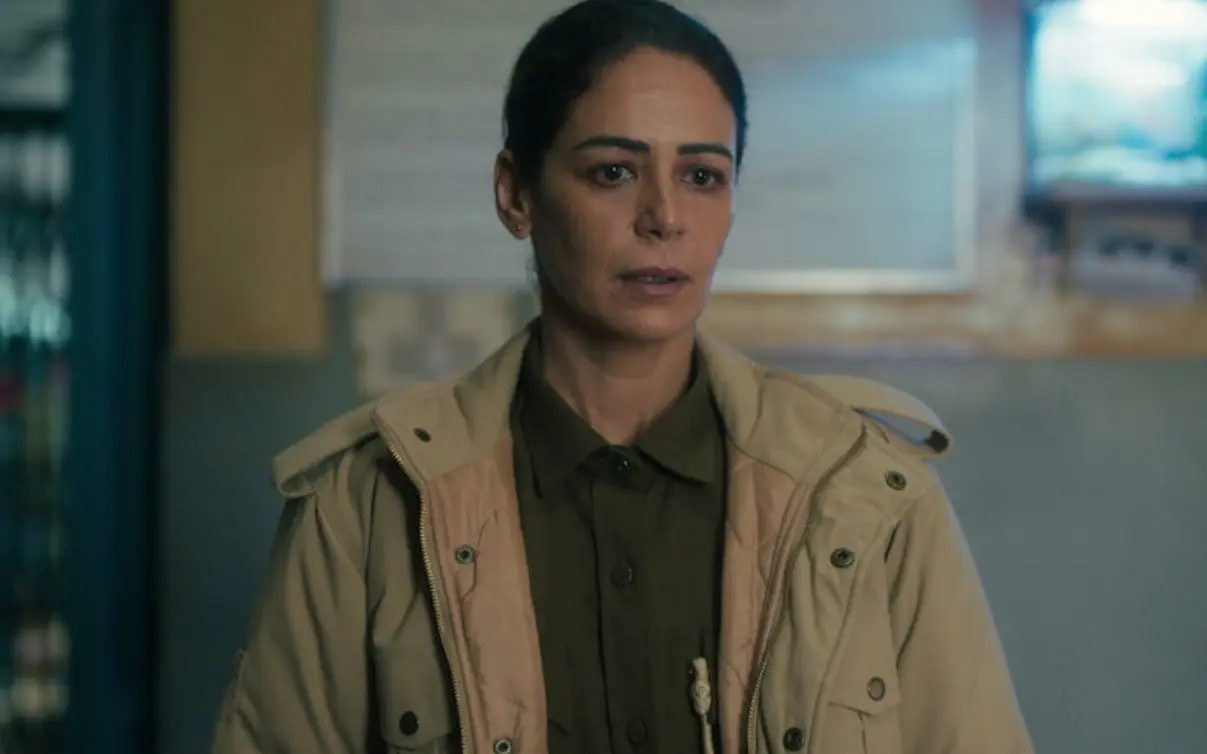 Niebla de invierno: Temporada 2 (PR&Oacute;XIMAMENTE). Un caso de asesinato enredado con secretos familiares lleva al oficial de polic&iacute;a Garundi y a su nueva y estricta jefa Dhanwant Kaur por un complicado camino para descubrir la verdad.<br>