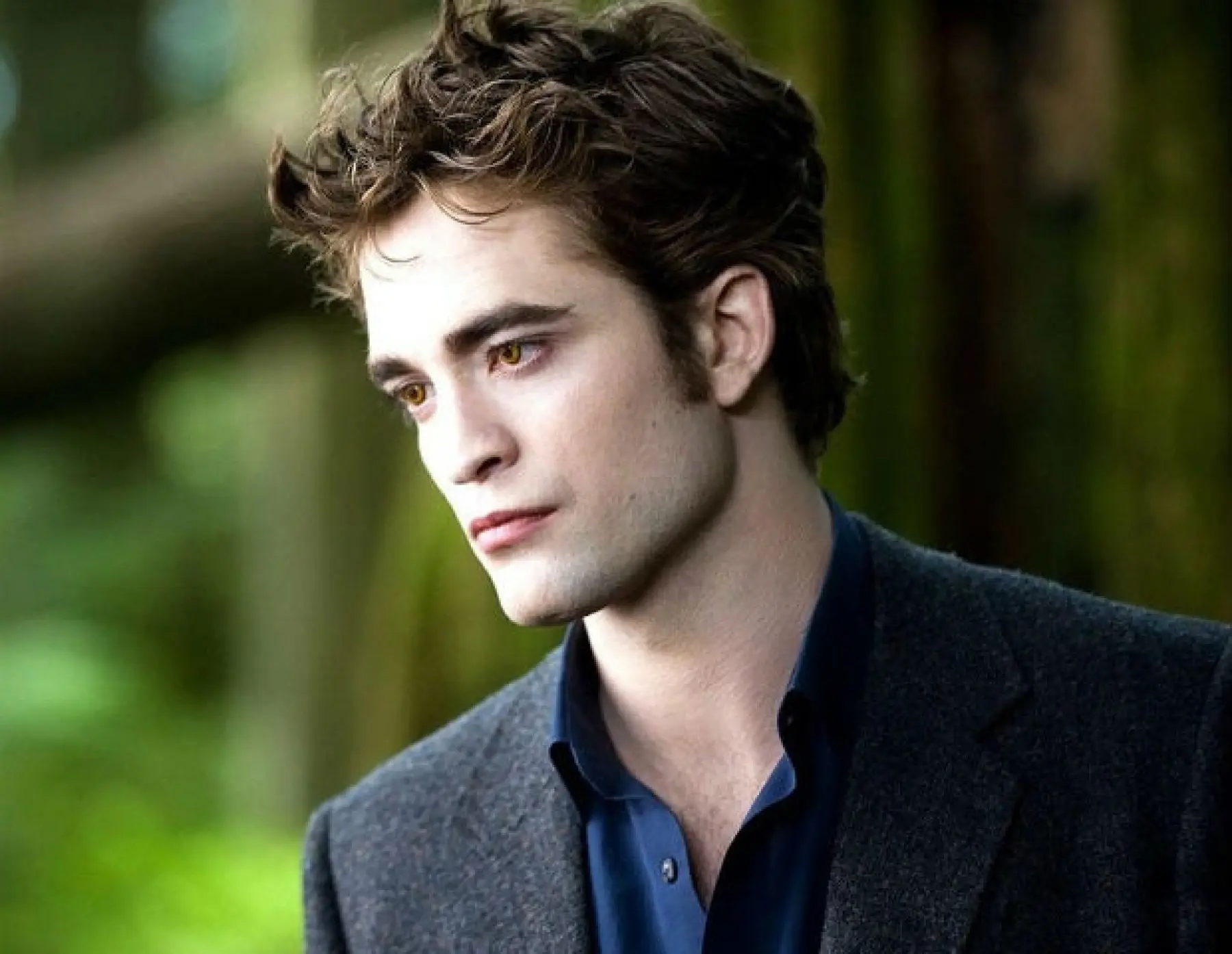 Robert Pattinson – Edward Cullen