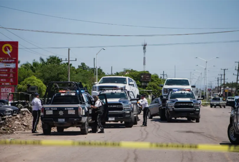 La federación despliega mil 600 militares para capturar a Los Chapitos, presuntos responsables de secuestro y ataque en Sinaloa. La federación despliega mil 600 militares para capturar a Los Chapitos, presuntos responsables de secuestro y ataque en Sinaloa.