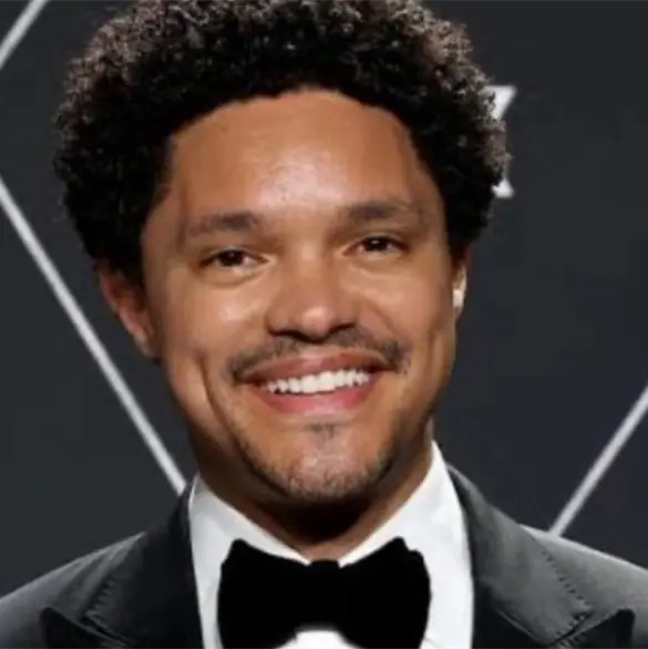 Qui&eacute;n es Trevor Noah, el presentador de los Grammy que desat&oacute; la ira de Trump tras broma de Epstein