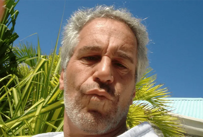 Epstein naci&oacute; dentro de una familia de clase media Nueva York, pero se convirti&oacute; en magnate rodeado de poder.