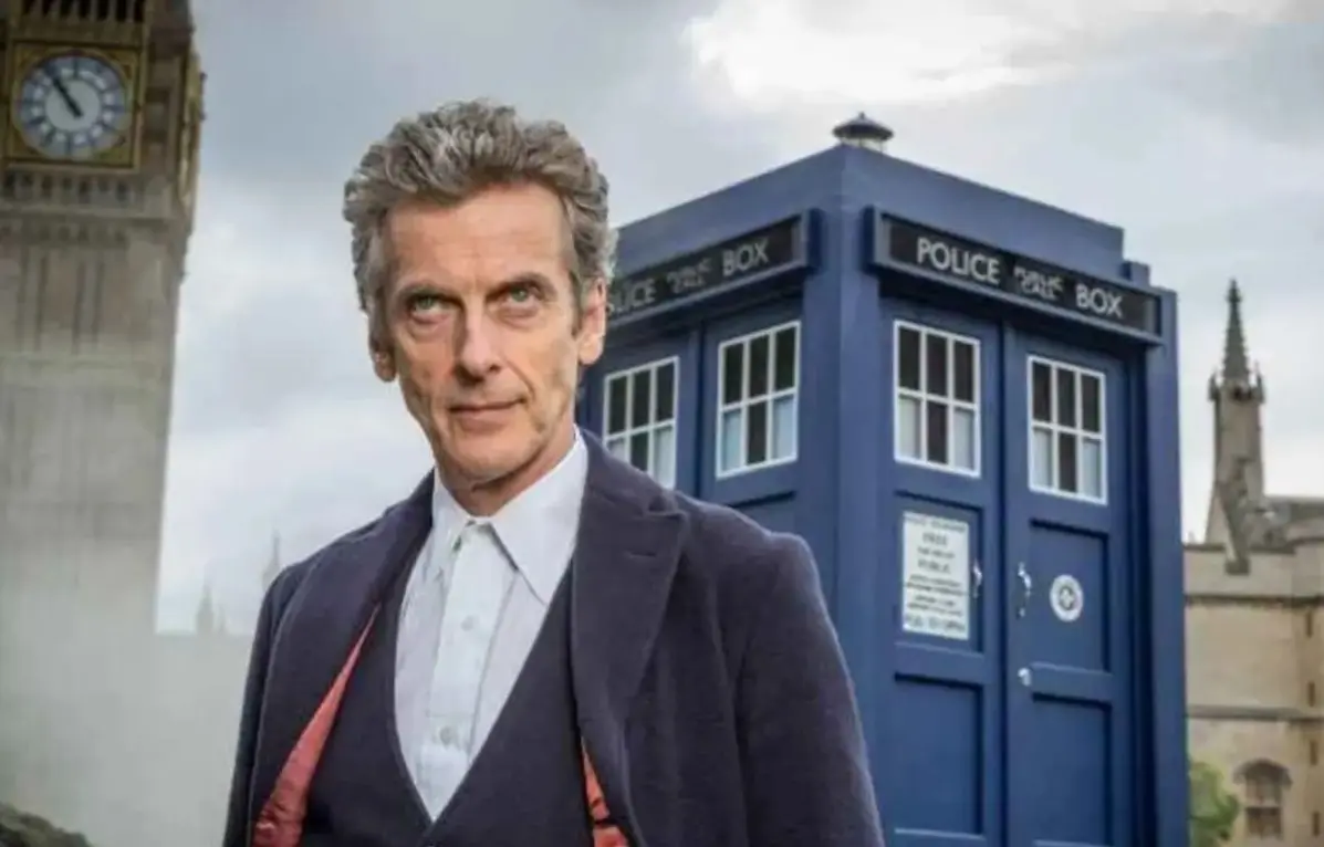 La serie original se transmiti&oacute; de 1963 a 1989 y cont&oacute; con 26 temporadas. En 2005 se lanz&oacute; una nueva versi&oacute;n que revitaliz&oacute; la franquicia y que contin&uacute;a al aire. Gracias a esta renovaci&oacute;n, se mantiene como una de las producciones de ciencia ficci&oacute;n m&aacute;s longevas.