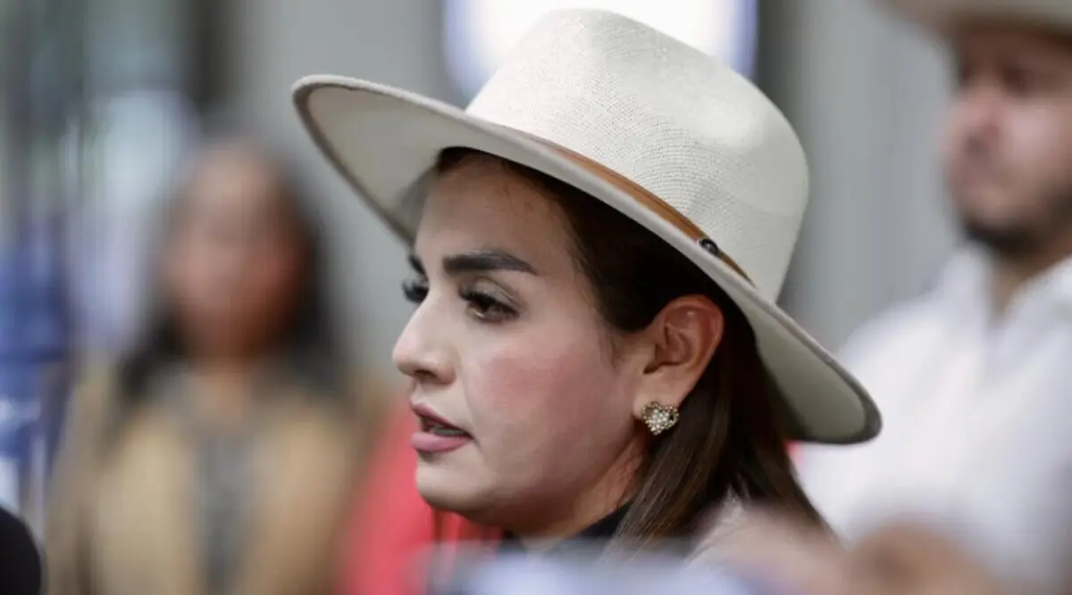  Grecia Quiroz honra a Carlos Manzo y reafirma postura contra el crimen organizado a tres meses de su asesinato. 