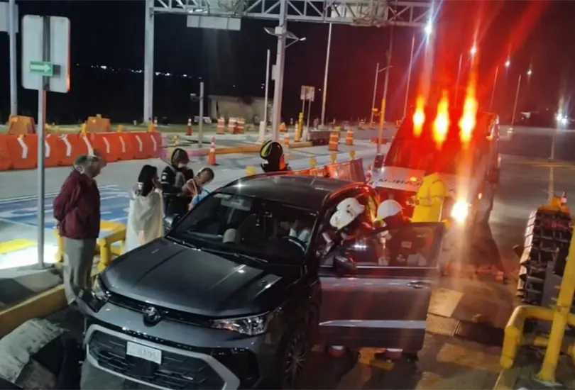 Sin mediar palabra, abrieron fuego contra la camioneta, que recibi&oacute; al menos diez impactos de bala.