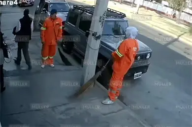 Delincuentes se disfrazan de barrenderos, someten a mujer y roban su casa en San Juan de Arag&oacute;n