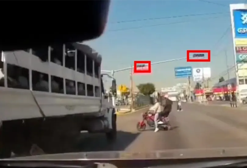 As&iacute; fue el tr&aacute;gico momento en que un cami&oacute;n de la Guardia Nacional embisti&oacute; al motociclista.