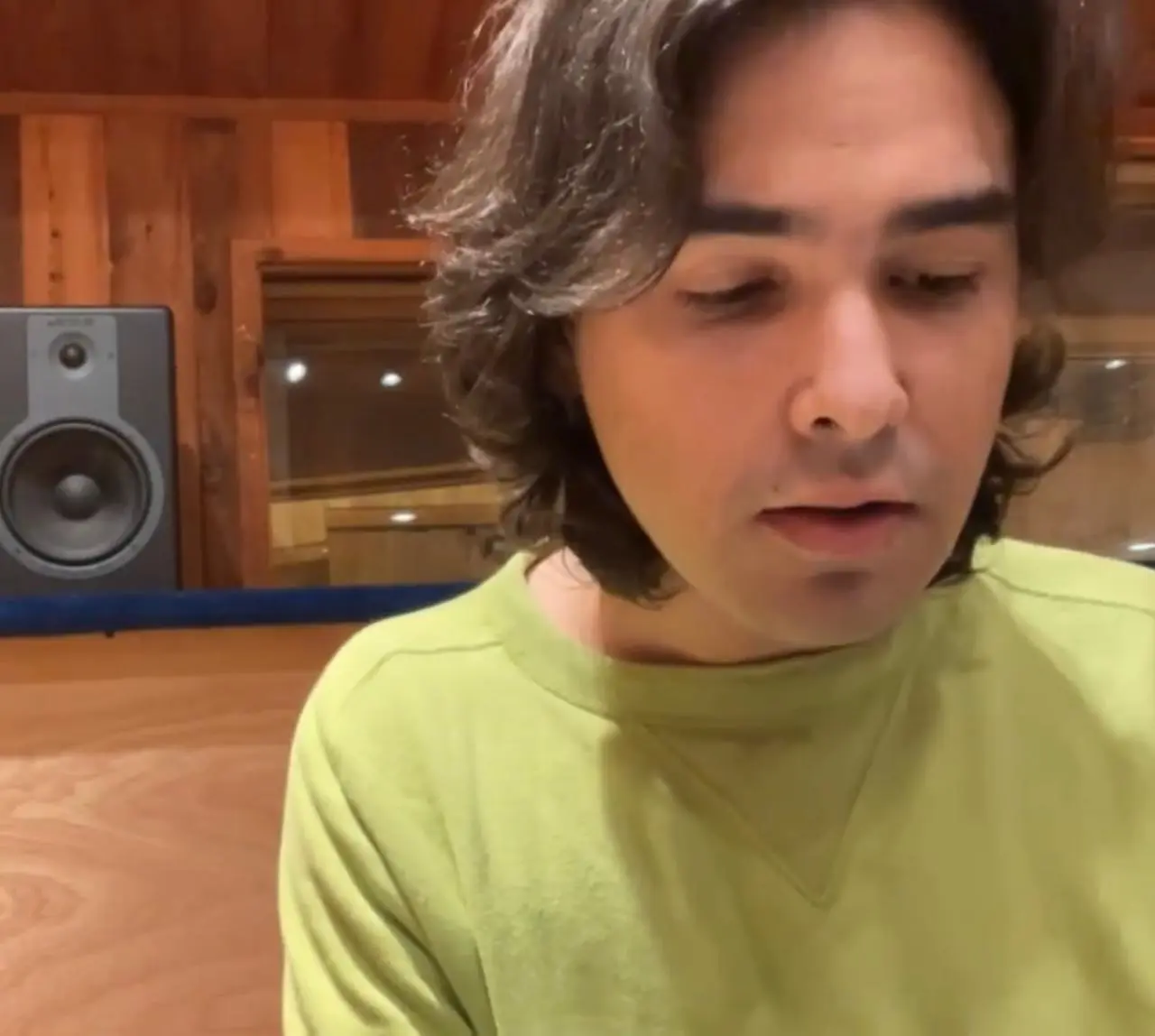 Es el hermano mayor del grupo y durante su etapa en la banda destacó por su talento multifacético, ya que tocaba guitarra, ukelele, batería, piano, acordeón, bajo, armónica y también hacía voz. Es el hermano mayor del grupo y durante su etapa en la banda destacó por su talento multifacético, ya que tocaba guitarra, ukelele, batería, piano, acordeón, bajo, armónica y también hacía voz.