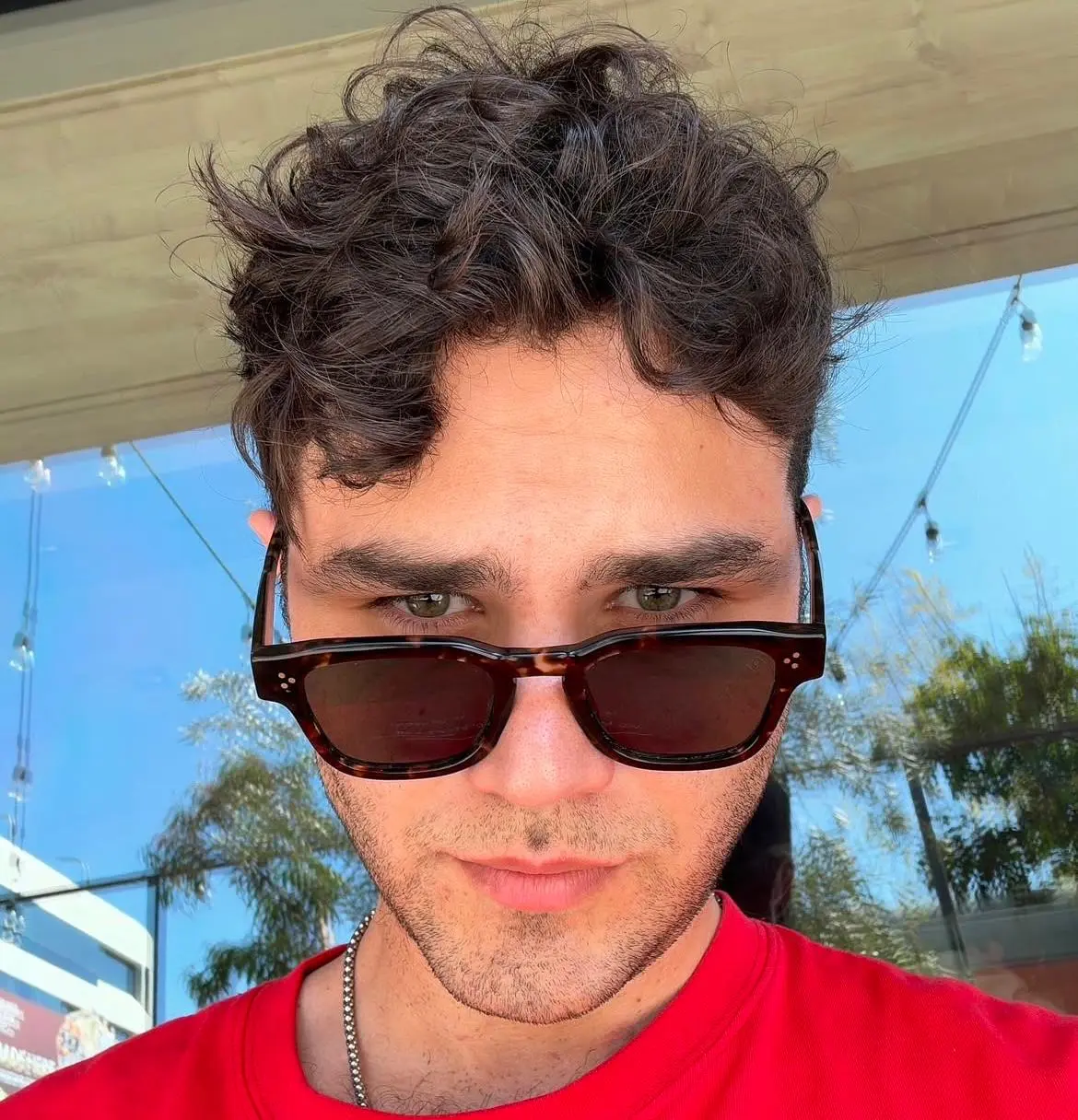 Además, ha explorado la escritura y en 2024 publicó un libro de poesía titulado 'El callejón de las estrellas'. Además, ha explorado la escritura y en 2024 publicó un libro de poesía titulado 'El callejón de las estrellas'.