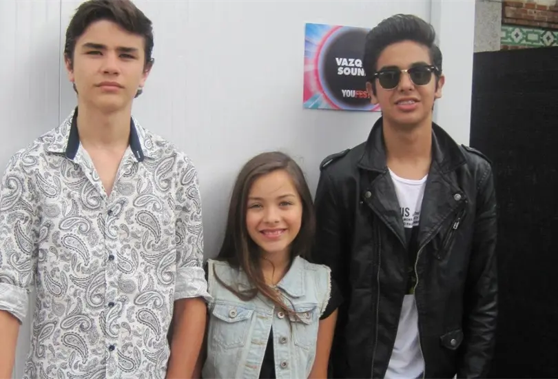 Los Vázquez Sounds fueron una exitosa banda originaria de Mexicali, Baja California, integrada por tres hermanos que alcanzaron gran notoriedad en 2011 tras publicar en YouTube su versión de Rolling in the Deep. Los Vázquez Sounds fueron una exitosa banda originaria de Mexicali, Baja California, integrada por tres hermanos que alcanzaron gran notoriedad en 2011 tras publicar en YouTube su versión de Rolling in the Deep.