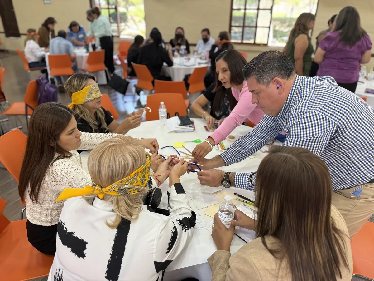  El liderazgo con propósito transforma las escuelas. 