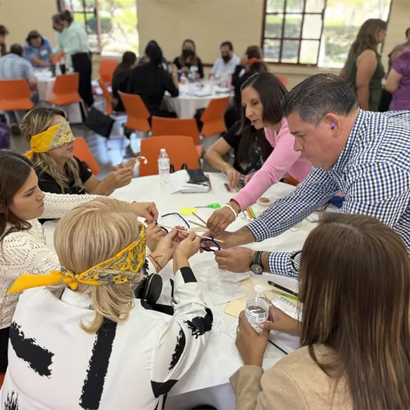 Liderar para transformar: hacia una nueva narrativa que incorpore a las mujeres en el liderazgo escolar Liderar para transformar: hacia una nueva narrativa que incorpore a las mujeres en el liderazgo escolar