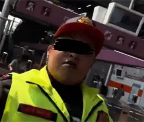 "Sube tu video...": exhiben agresi&oacute;n verbal de polic&iacute;a a usuaria con silla de ruedas en Metro CDMX