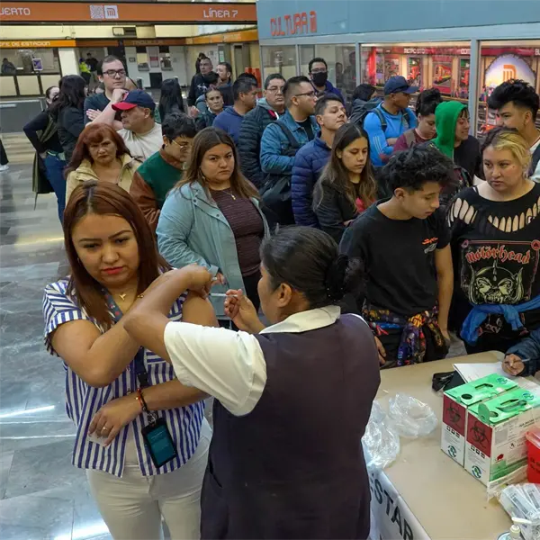 Estas son las estaciones de Metro y Metrob&uacute;s donde puedes vacunarte contra el sarampi&oacute;n