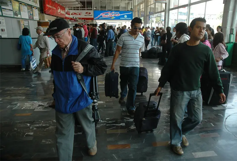 En materia de transporte, los beneficios incluyen descuentos en l&iacute;neas de autobuses for&aacute;neos y, en algunos casos, servicios tur&iacute;sticos y agencias de viajes.