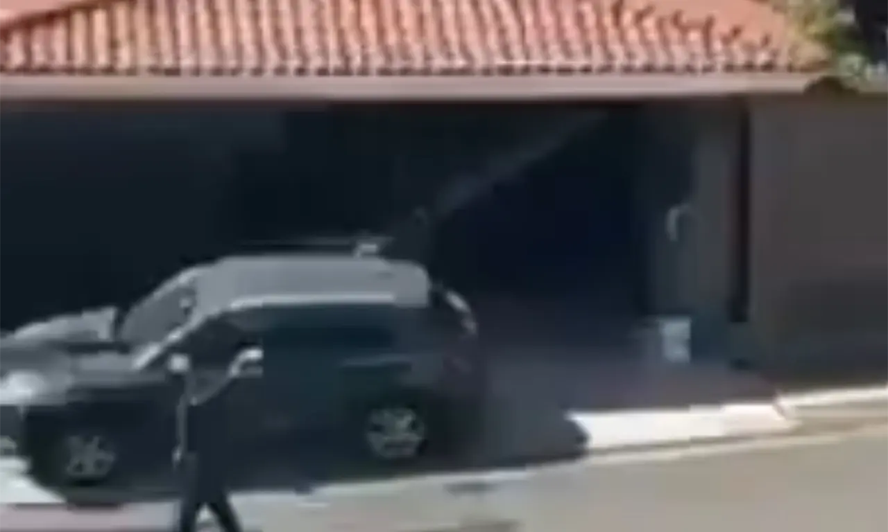  La joven de 25 años fue impactada por una camioneta en una de las vías más transitadas de la ciudad. 