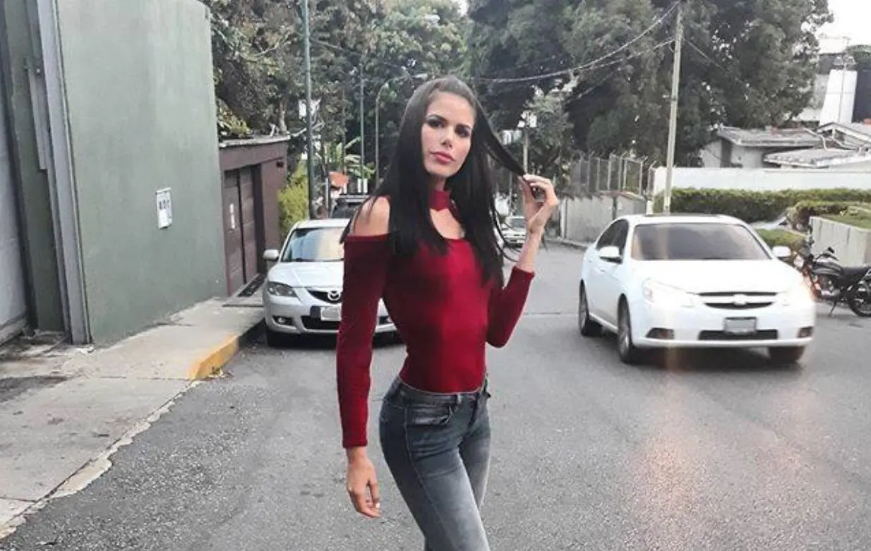 En sus primeros trabajos en televisi&oacute;n en Estados Unidos, particip&oacute; como analista pol&iacute;tica en el canal 'Fox News'.